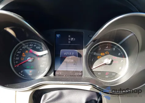 2015 Mercedes-Benz C 300 4Matic z USA, uszkodzony, nr VIN 55SWF4KB1FU058951